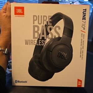 JBL Black Wireless Over-Ear Bluetooth Headphones JBL 710BT